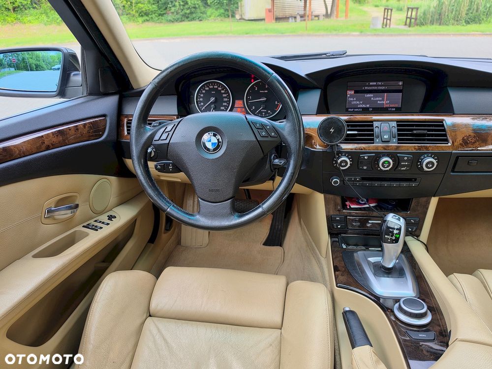BMW Seria 5 525xd - 24