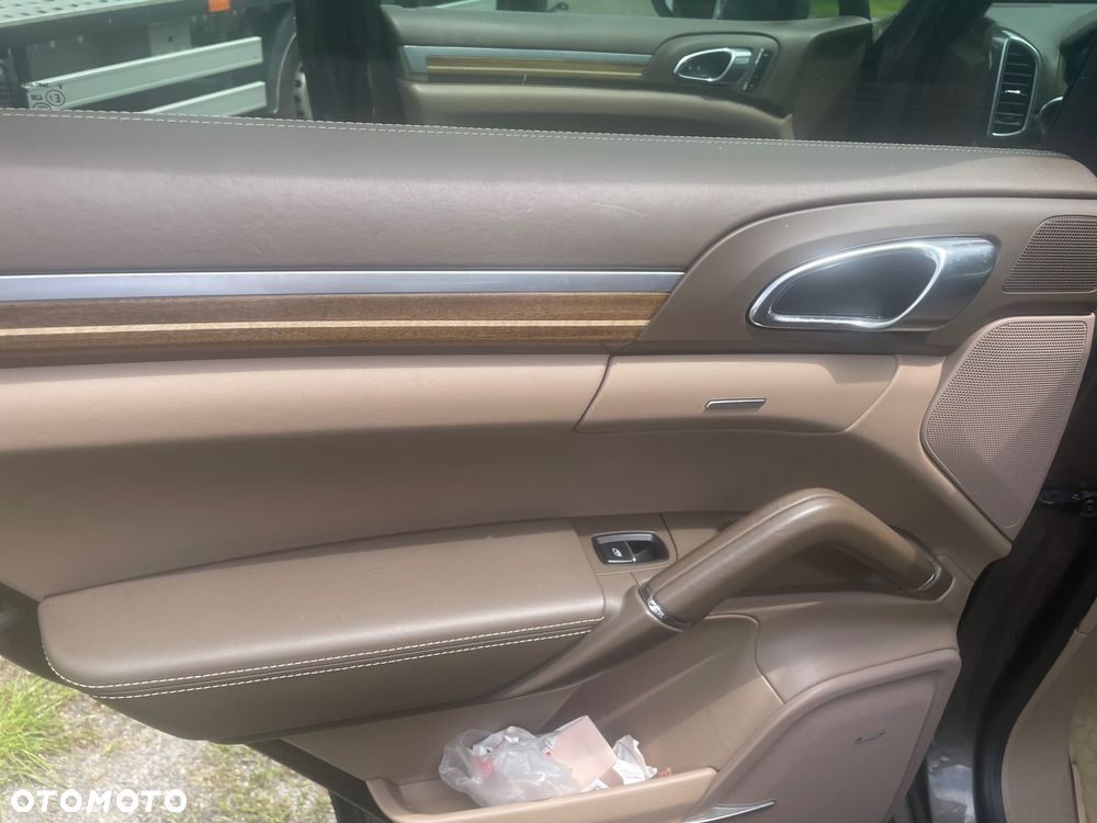 Porsche Cayenne Platinum Edition - 14