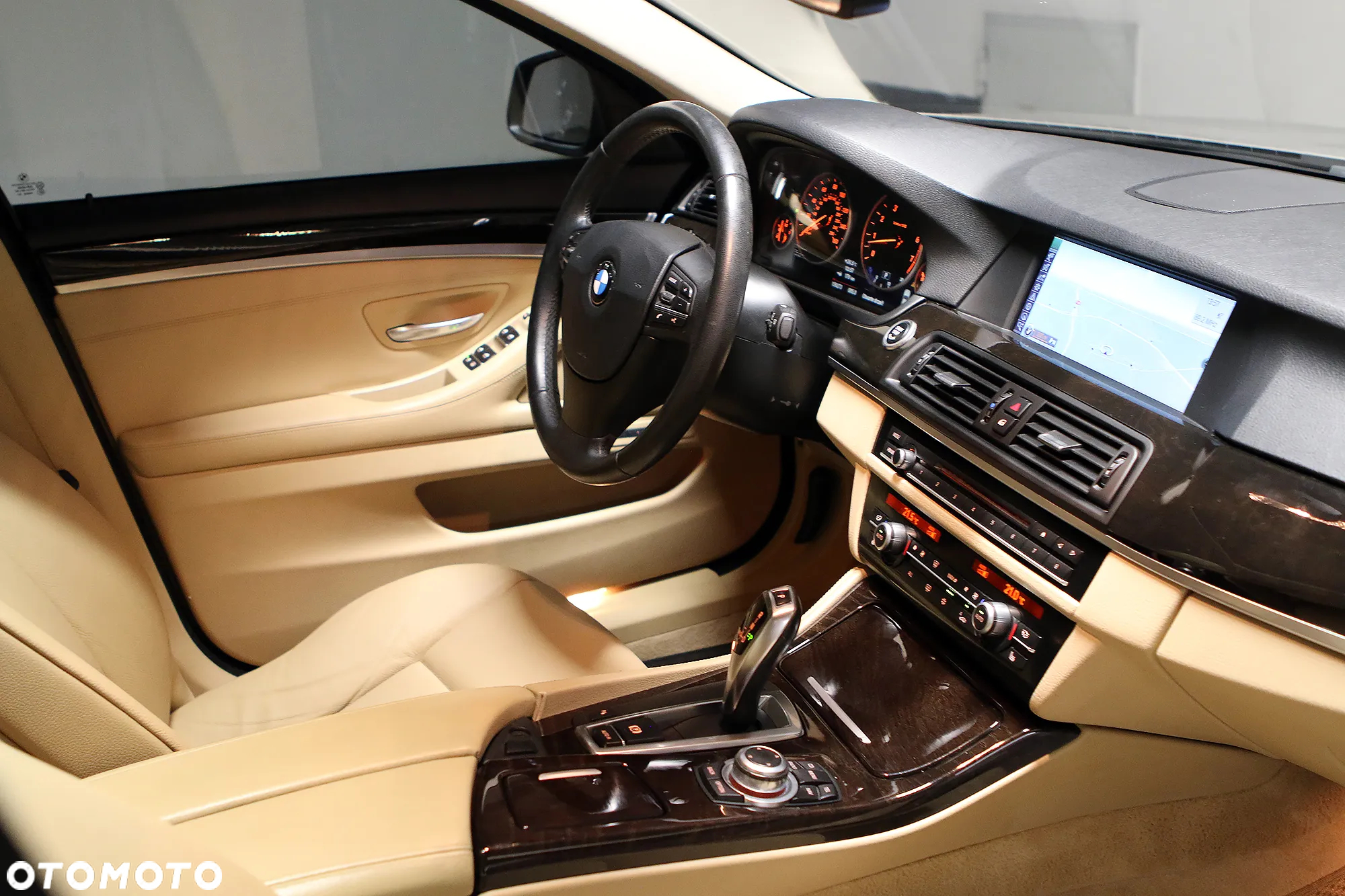 BMW Seria 5 528i - 25