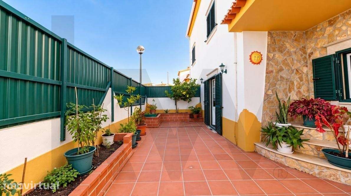 Moradia junto a Óbidos | 222 m2, garagem, sótão e excelente espaço ext - Grande imagem: 5/34