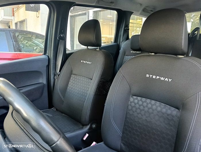 Dacia Lodgy TCe 115 Stepway - 32