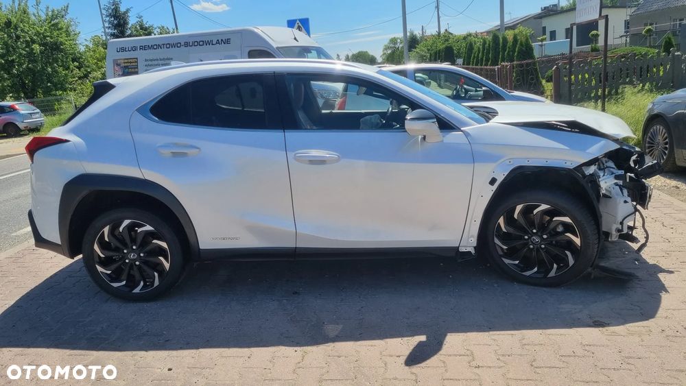 Lexus UX 250h F SPORT - 11