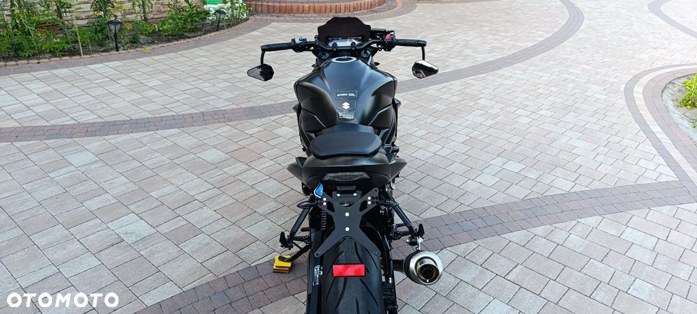 Suzuki GSX - 8