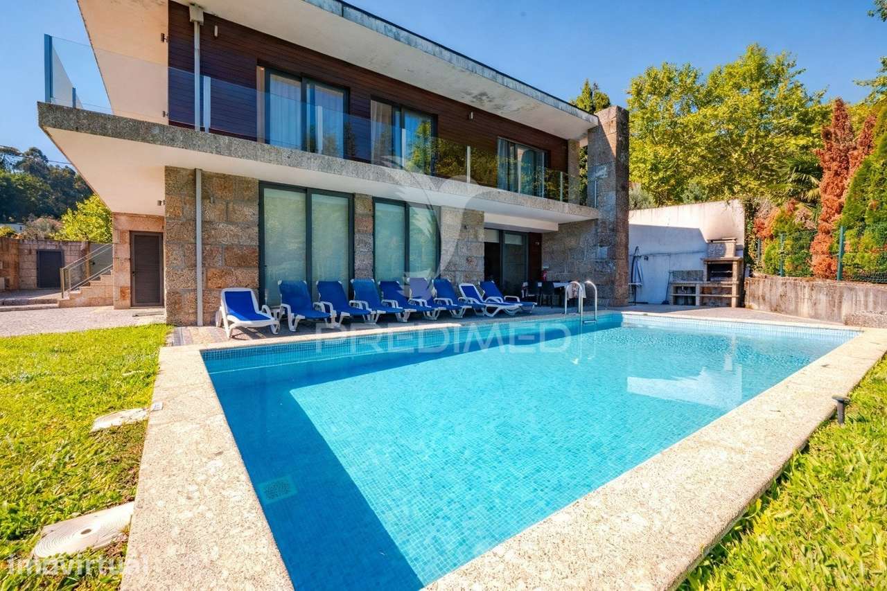Moradia Individual T5 com 5 Suítes, Piscina e Vistas Desafogadas |... - Grande imagem: 2/33