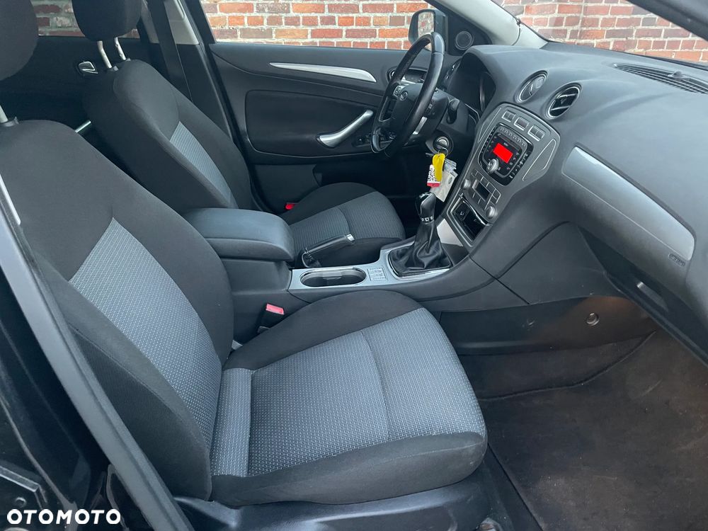 Ford Mondeo 1.6 Ghia - 9