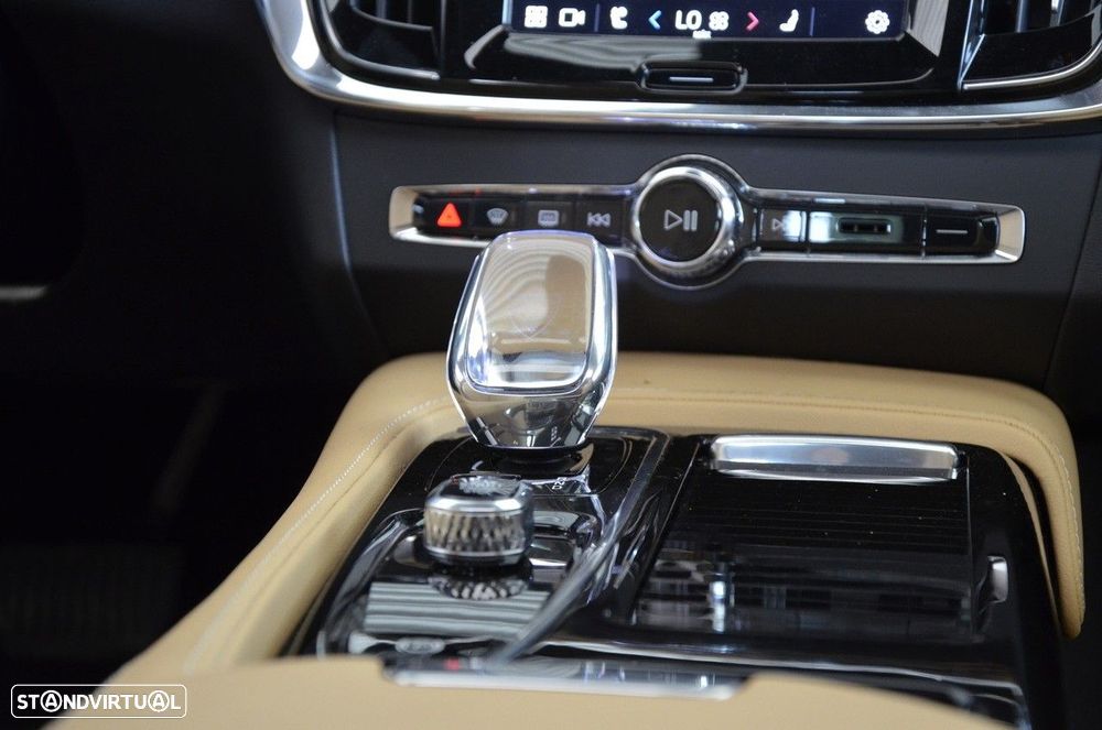 Volvo S90 2.0 T8 PHEV Plus Dark AWD - 19