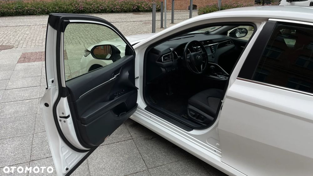 Toyota Camry 2.5 Hybrid Comfort CVT - 11