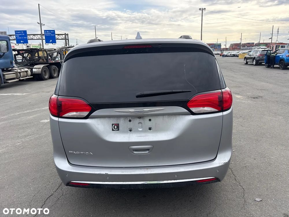 Chrysler Pacifica - 13