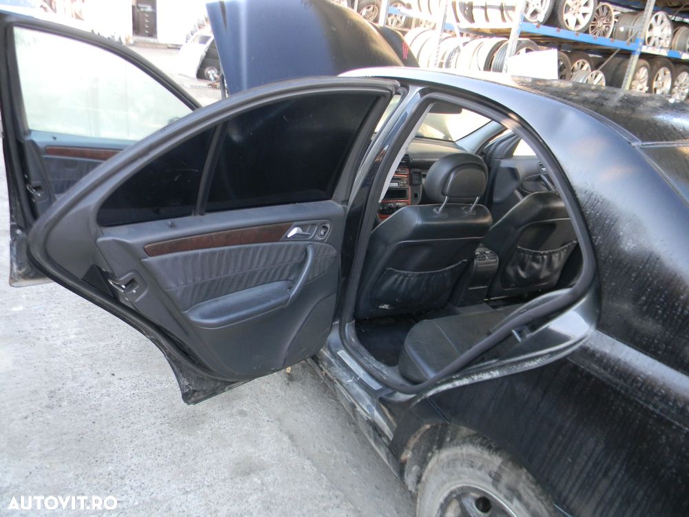 Dezmembrari  Mercedes-Benz C-CLASS (W203)  2000  > 2007 C 200 CDI (20 - 28