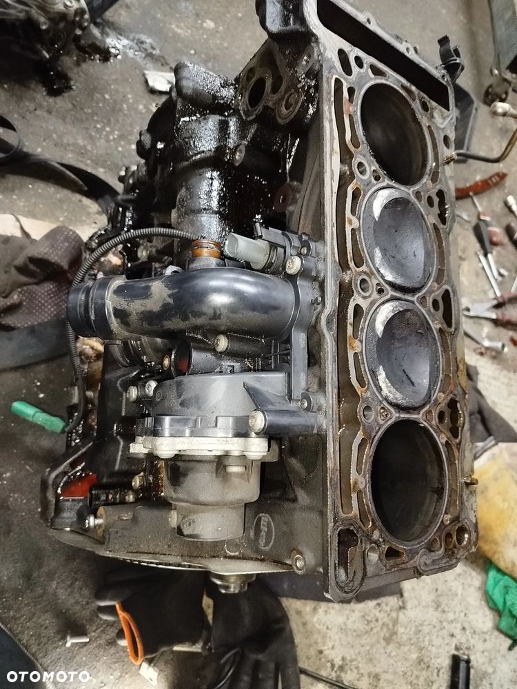 Audi A4 B81.8 T silnik CDH dół silnika - 18