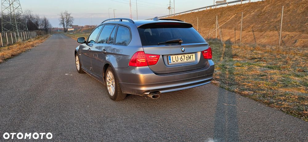 BMW Seria 3 320i - 5