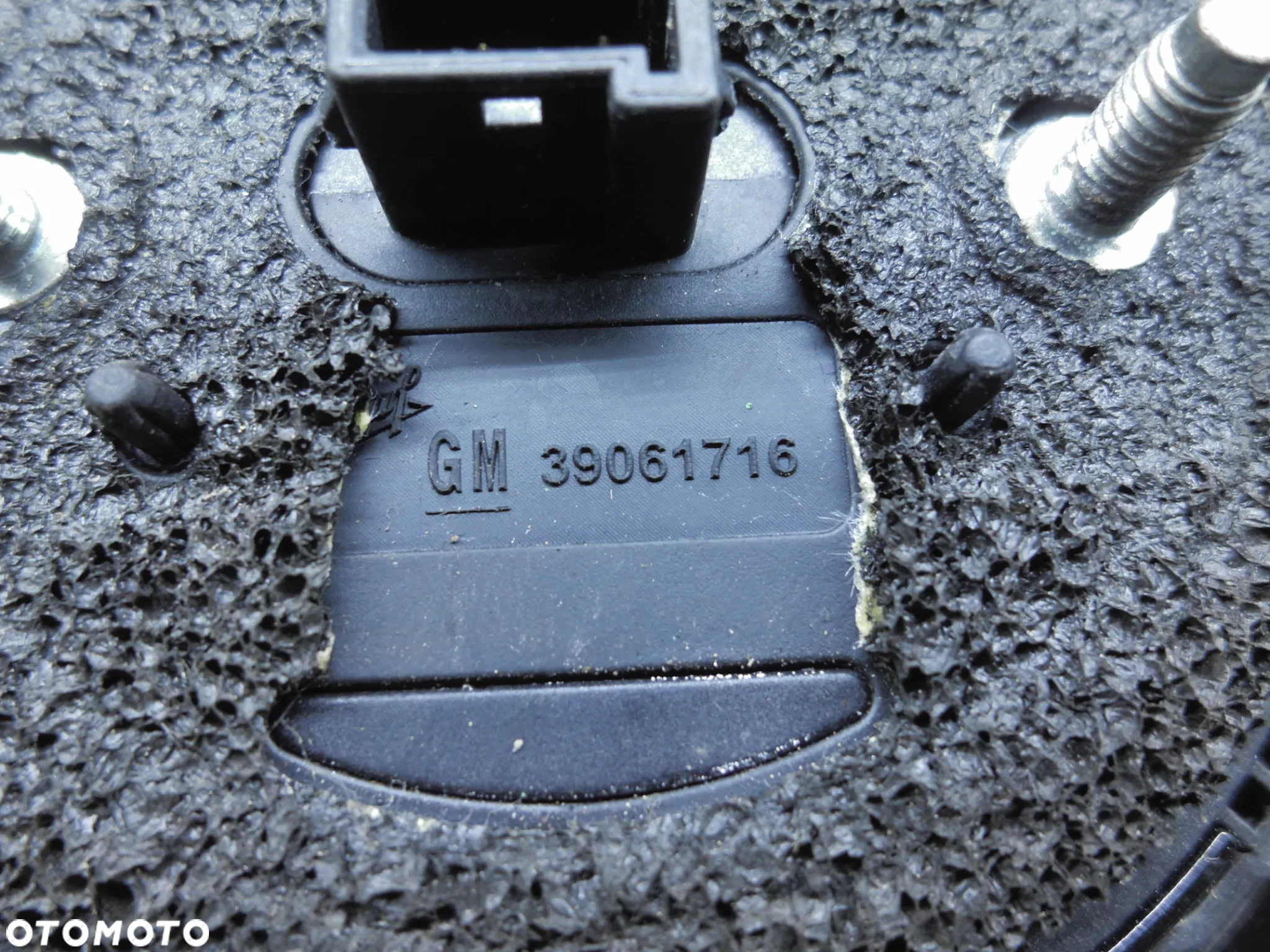 LOGO PRZYCISK KLAPY TYLNEJ OPEL ASTRA J IV HB 39061716 - 3