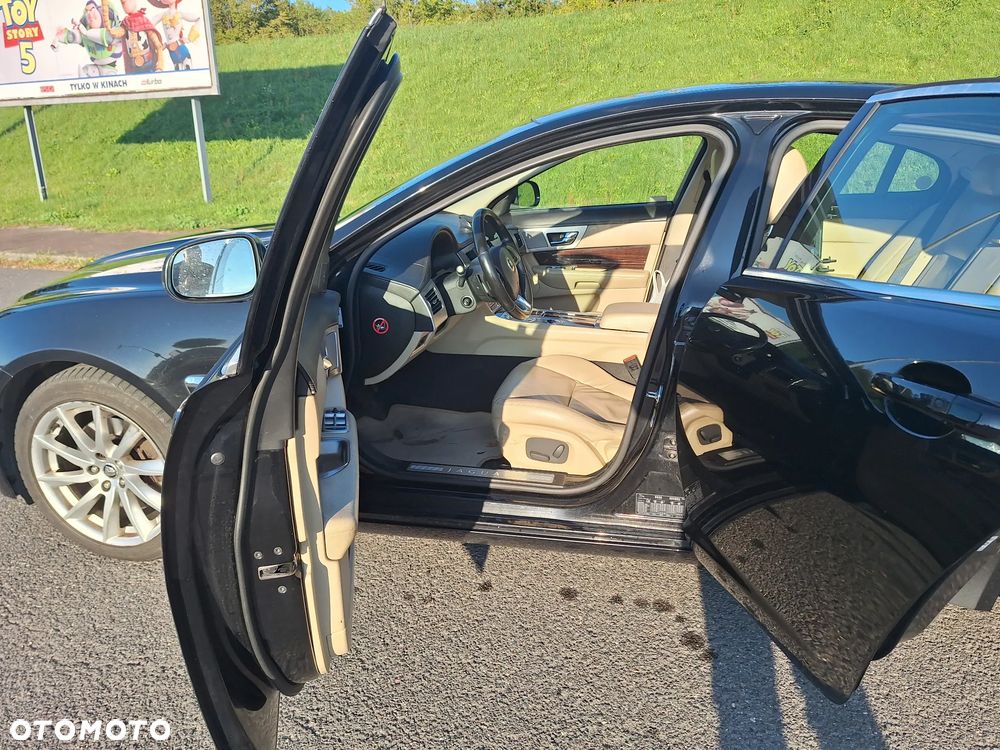 Jaguar XF 2.2 D Luxury - 6