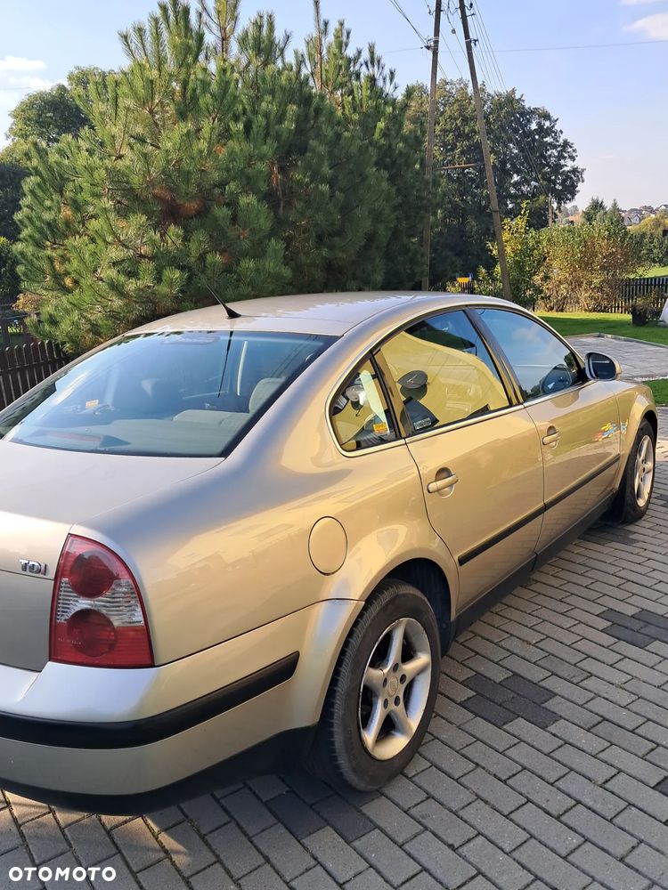 Volkswagen Passat 1.9 TDI Comfortline - 5