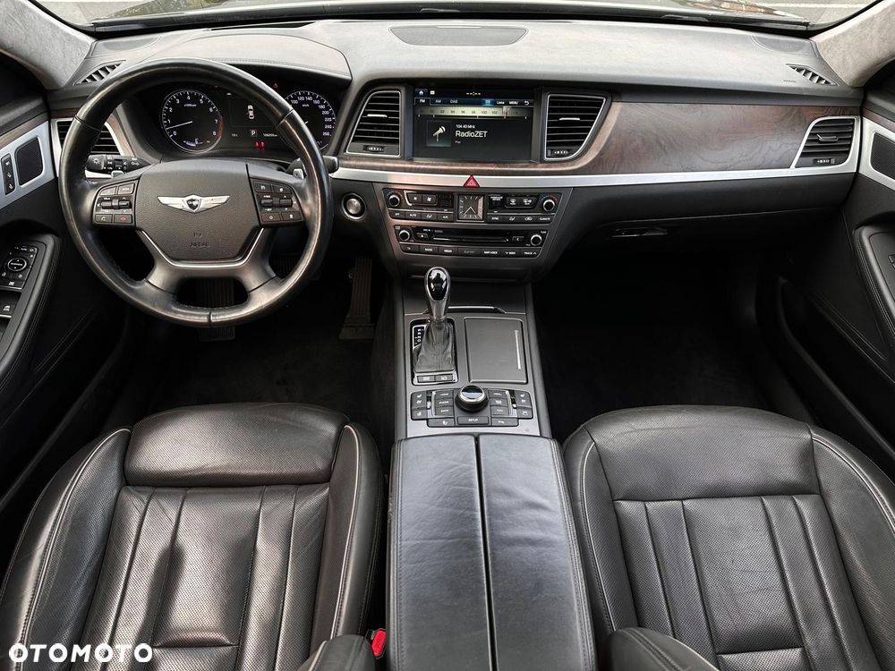Hyundai Genesis 3.8 V6 GDI - 11