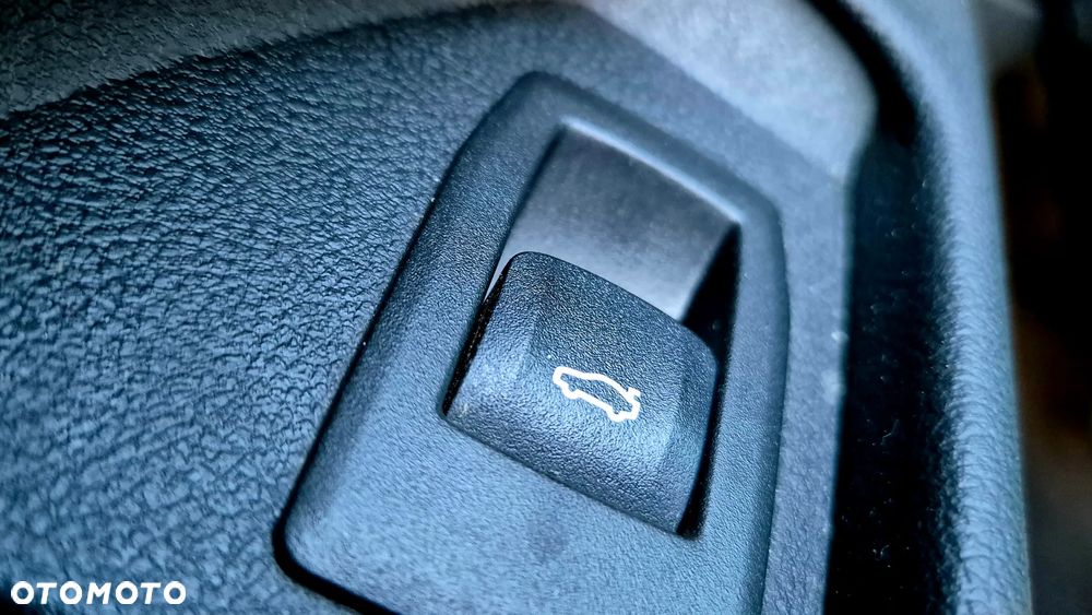 BMW Seria 3 320d Touring Advantage - 33