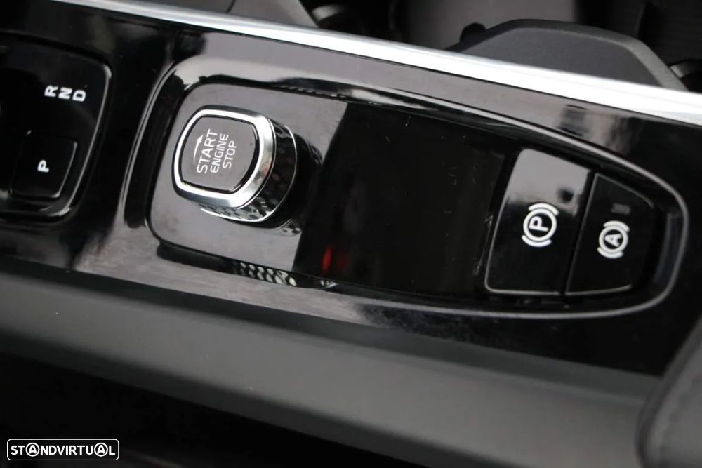 Volvo XC 60 2.0 T6 PHEV Ultra Dark AWD - 24