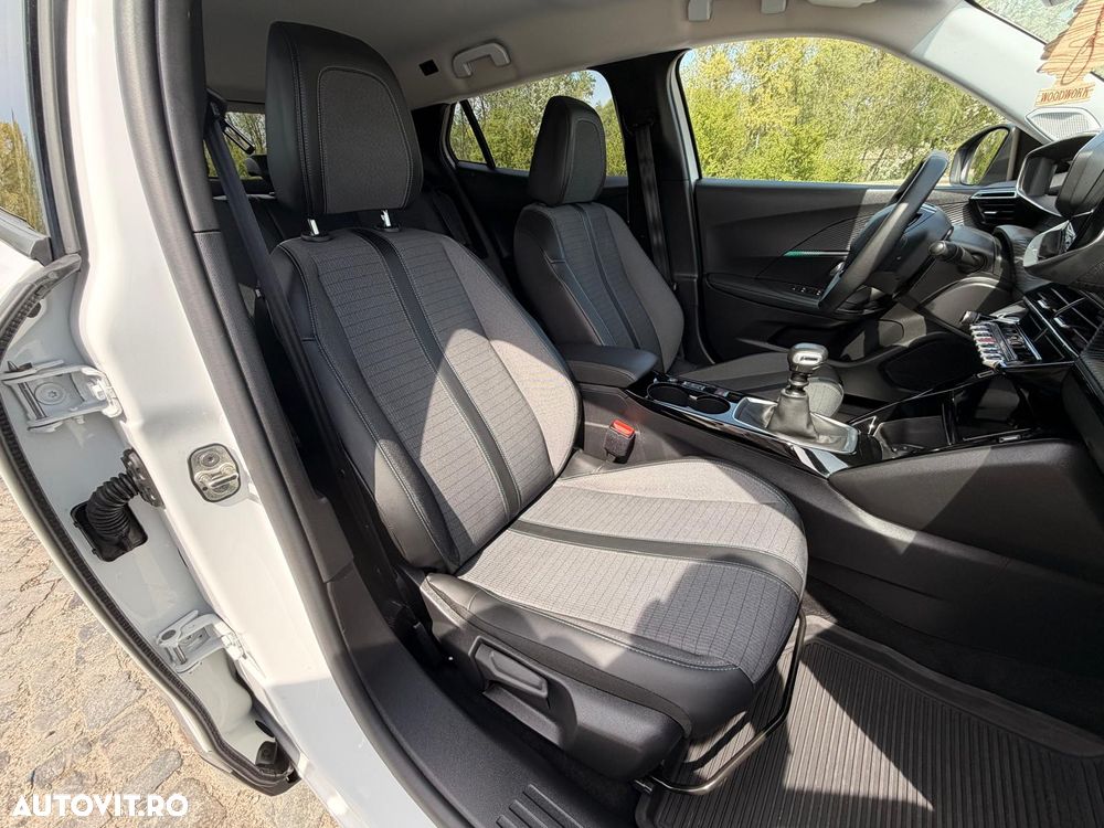 Peugeot 2008 1.2 L PureTech STT Allure - 16