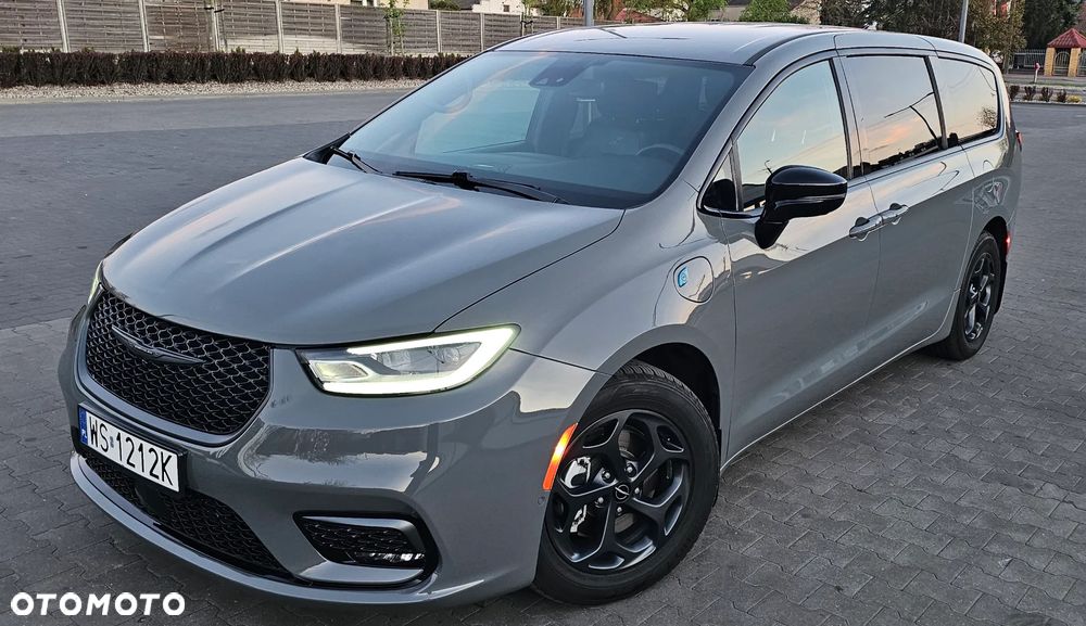 Chrysler Pacifica - 2