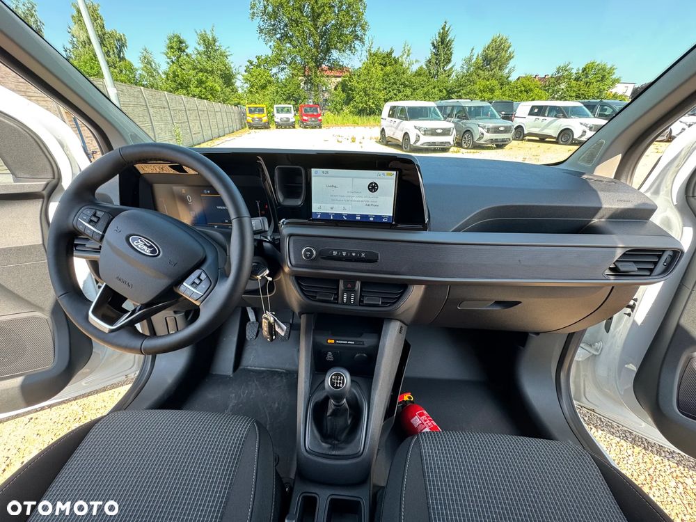 Ford Transit Courier - 17