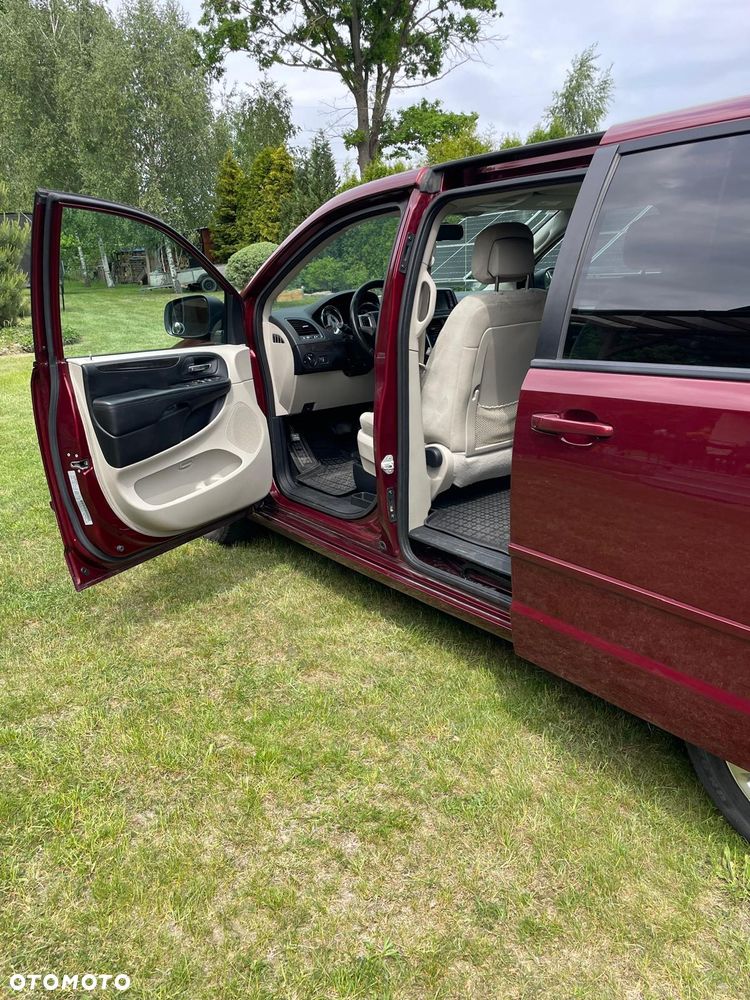 Dodge Grand Caravan - 4