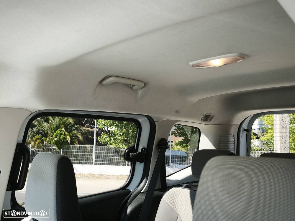 Ford Tourneo Courier 1.0 EcoBoost Titanium - 40