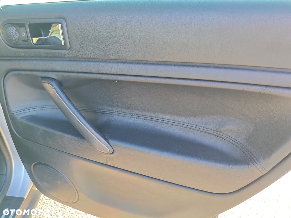 Volkswagen Passat 1.8T Trendline - 16