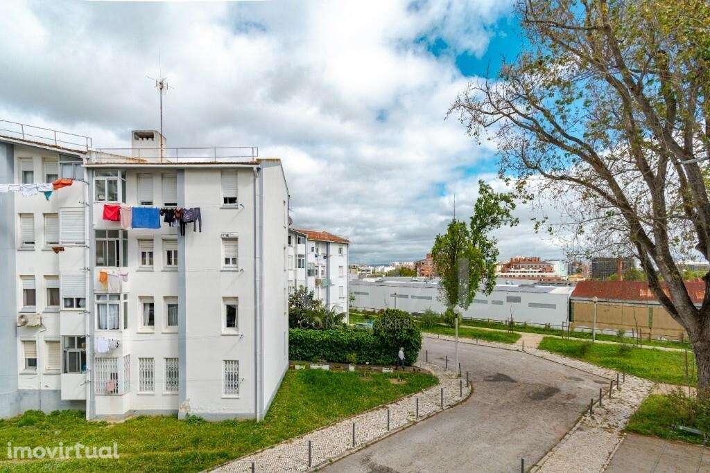 T4 nos Olivais com Cozinha Open Space | Excelente Localização em Lisbo - Grande imagem: 4/34