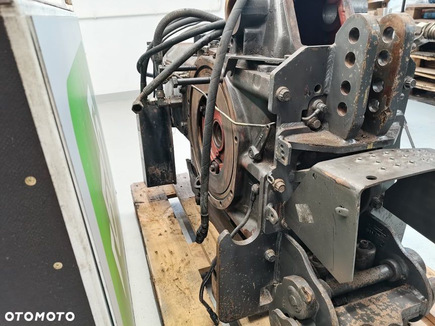 Środek mostu Claas Ares 630 RZ - 7