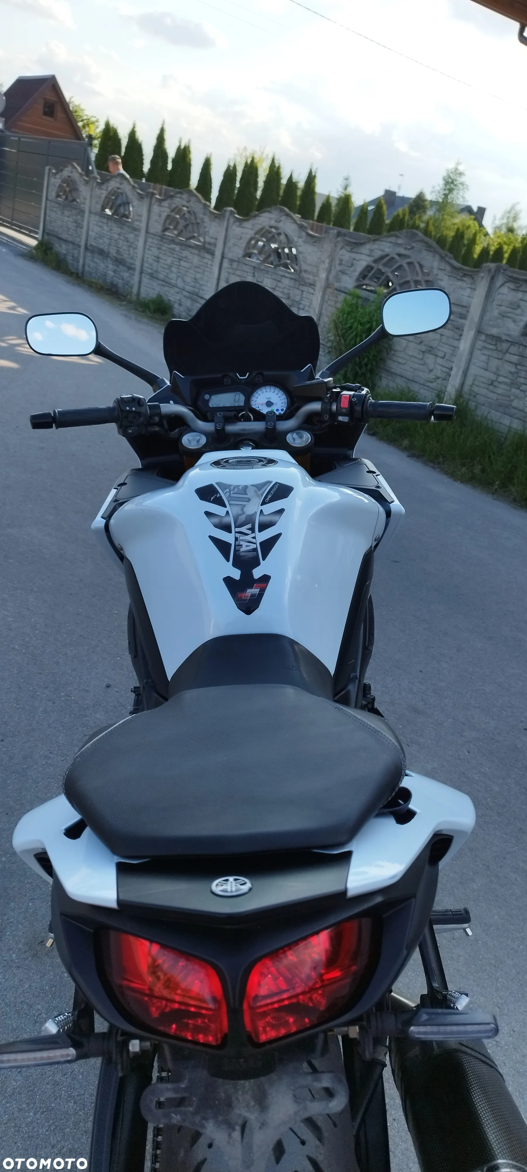 Yamaha FZ8 - 10