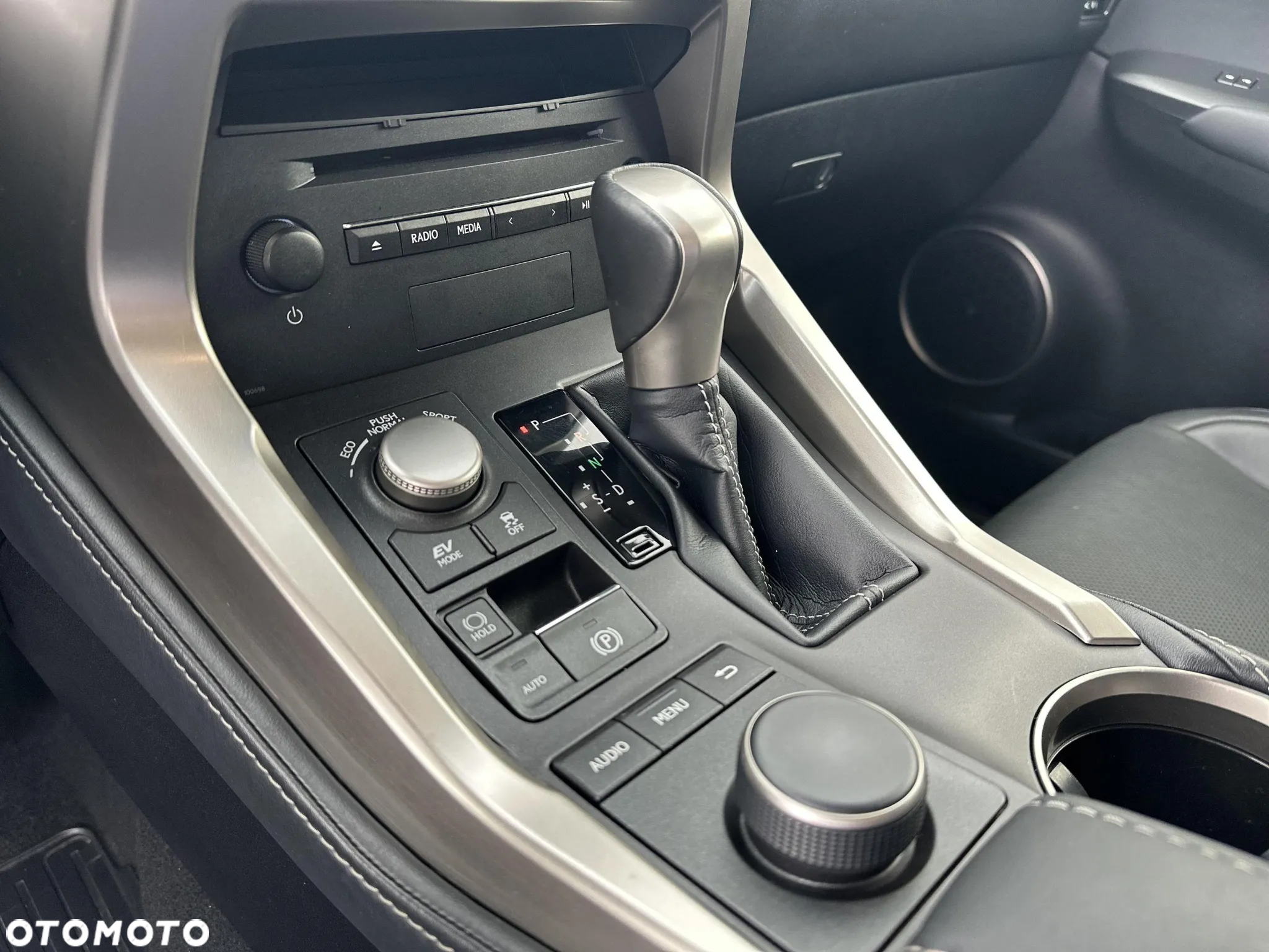 Lexus NX 300h Comfort AWD - 18
