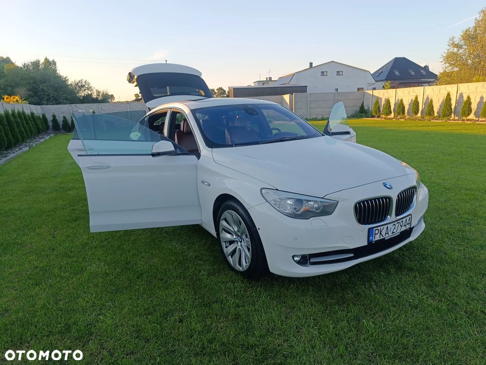 BMW Seria 5 550i - 8