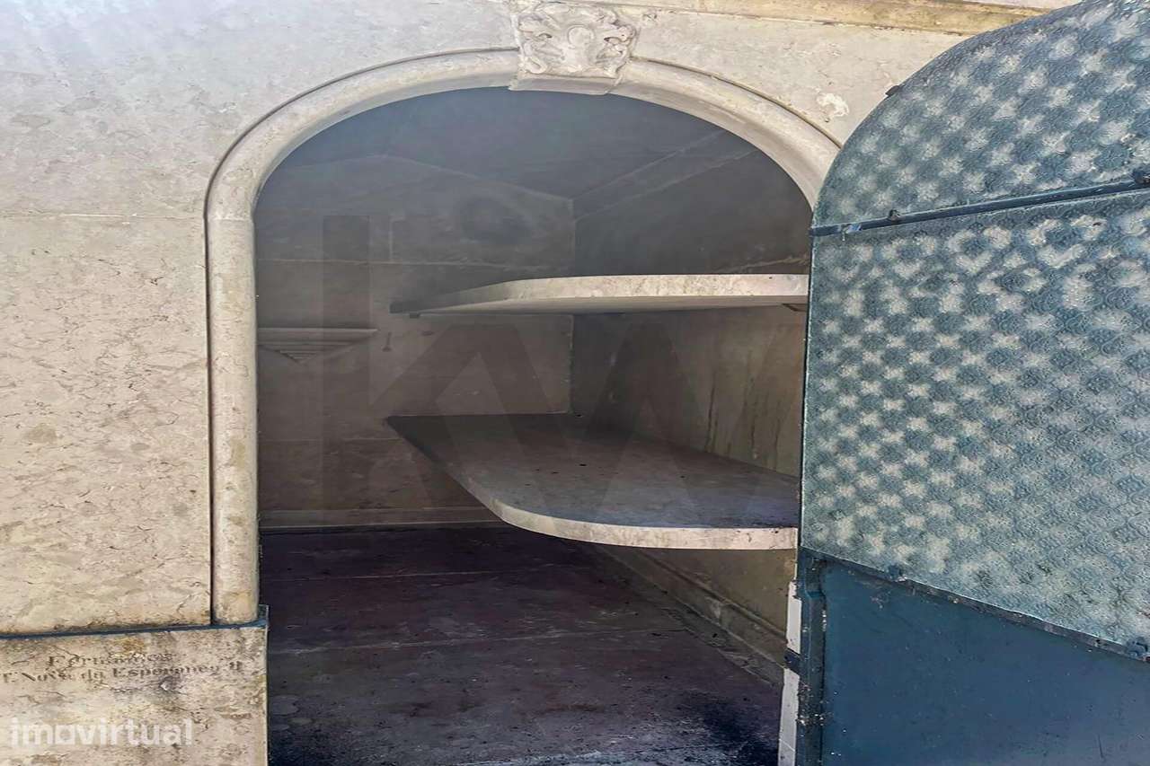 Jazigo em Mármore para 3 Lugares | Cemitério dos Prazeres | Lisboa - Grande imagem: 4/8