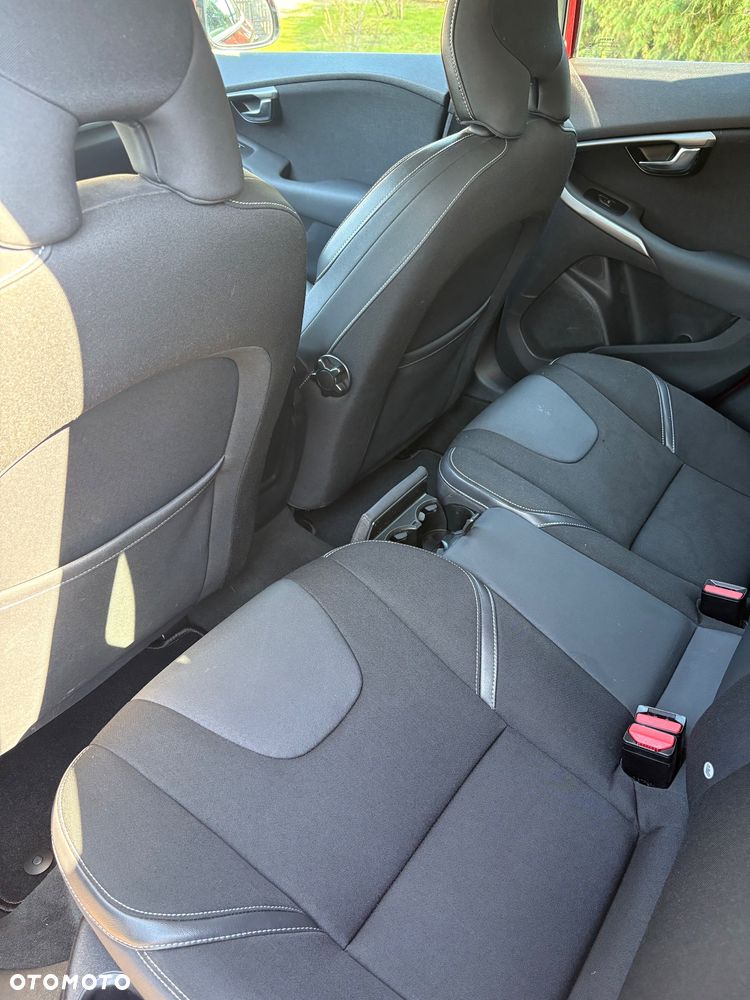 Volvo V40 D2 Momentum - 28