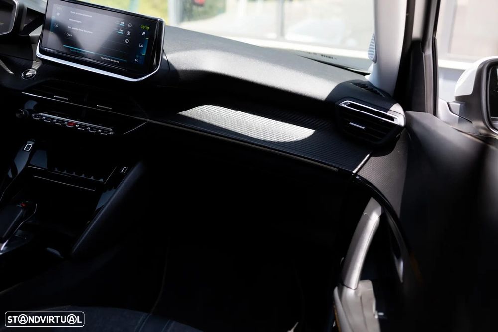 Peugeot e-2008 Allure - 34