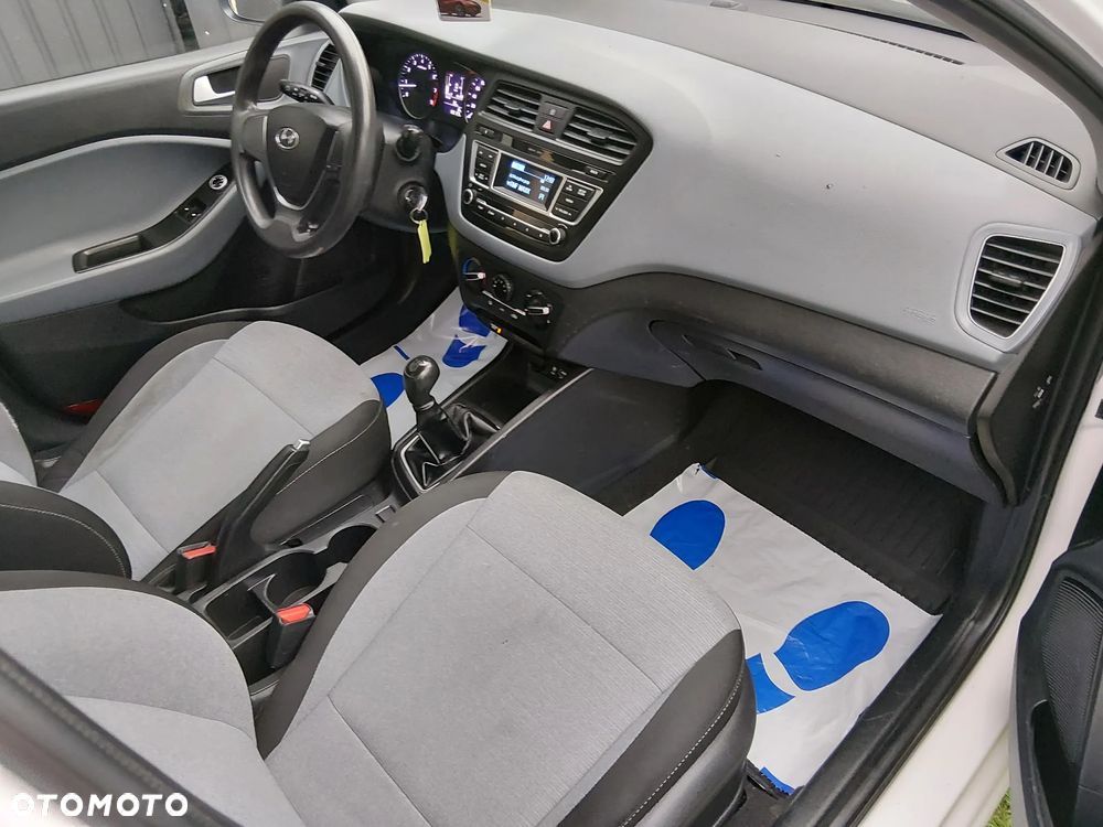 Hyundai i20 1.2 Pure - 14