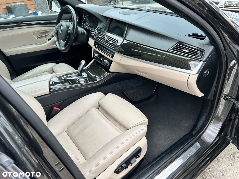 BMW Seria 5 530d Touring Luxury Line - 17