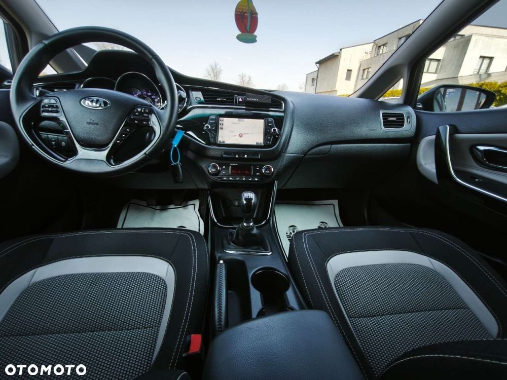 Kia Ceed - 8