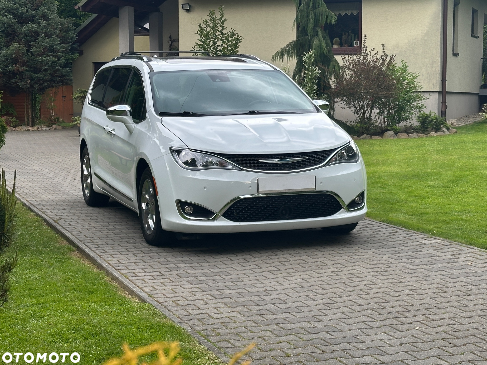 Chrysler Pacifica - 4