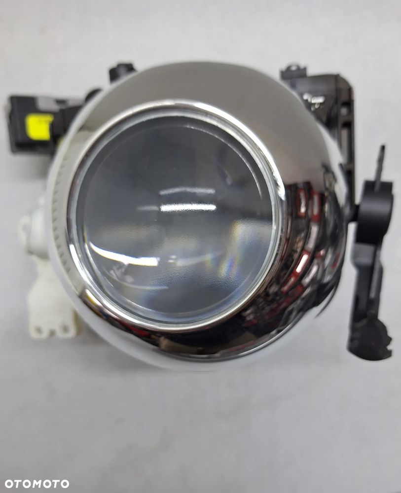 SOCZEWKA  PRAWA , XENON  -OPEL ZAFIRA B LIFT / 2011 ROK / EUROPA - 1