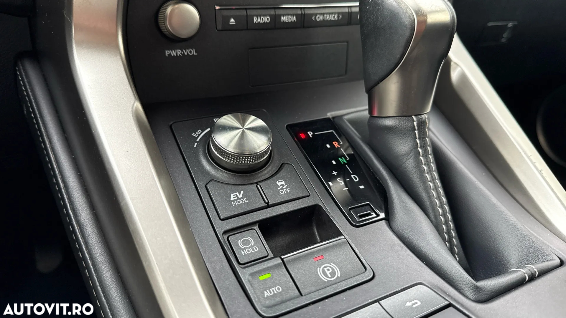 Lexus Seria NX 300h AWD Executive Plus - 23