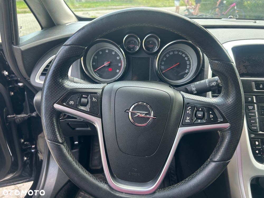 Opel Astra 1.6 Turbo - 11