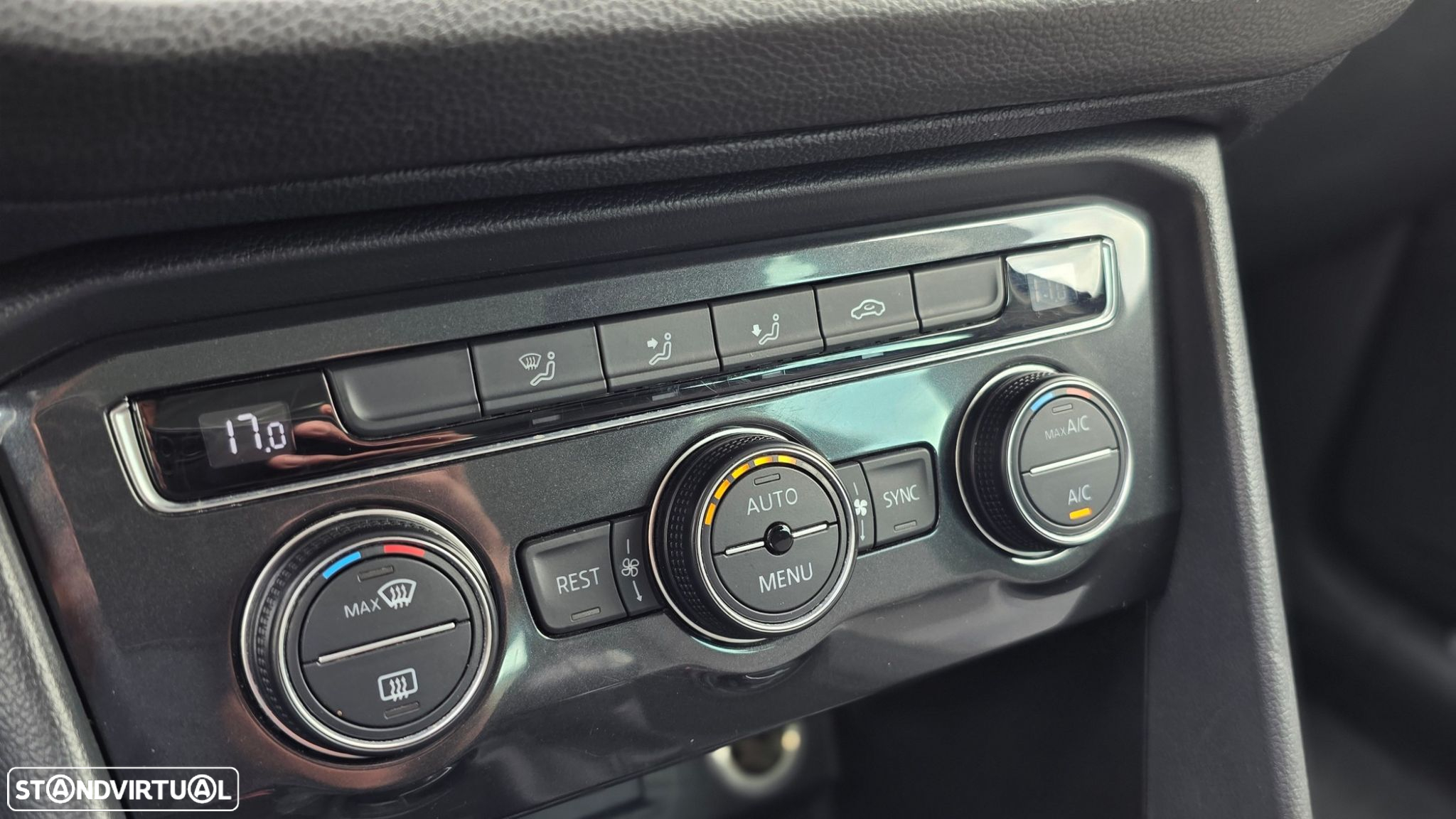 VW Tiguan 2.0 TDI R-Line - 25