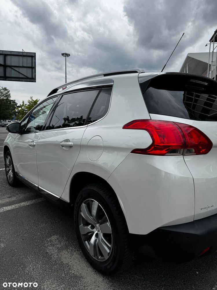 Peugeot 2008 1.2 Pure Tech GPF Allure S&S - 6