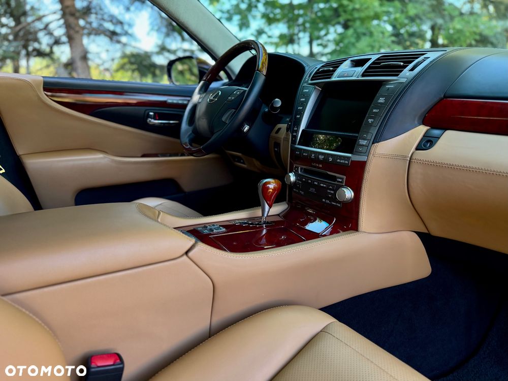 Lexus LS - 20