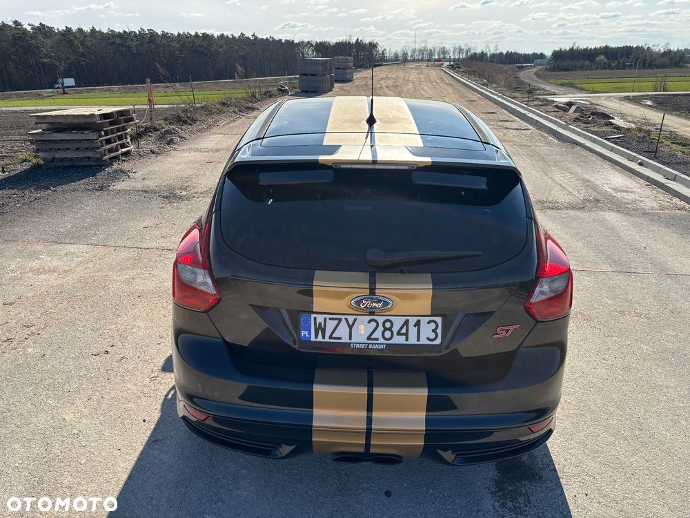 Ford Focus ST - 16