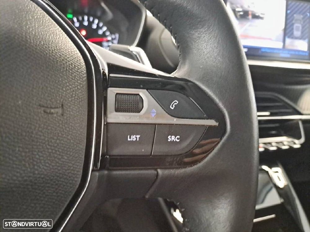 Peugeot 2008 1.2 PureTech Allure EAT8 - 17