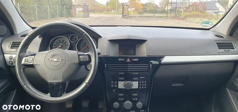 Opel Astra 1.6 150 Jahre - 13