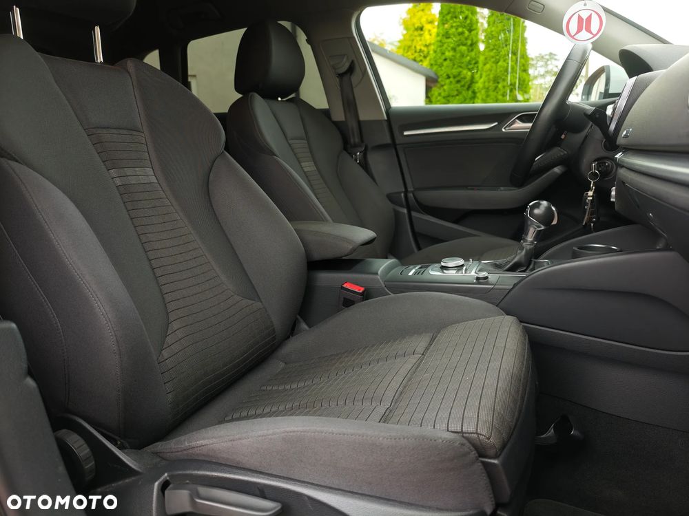 Audi A3 Sportback 2.0 TDI S tronic design - 32