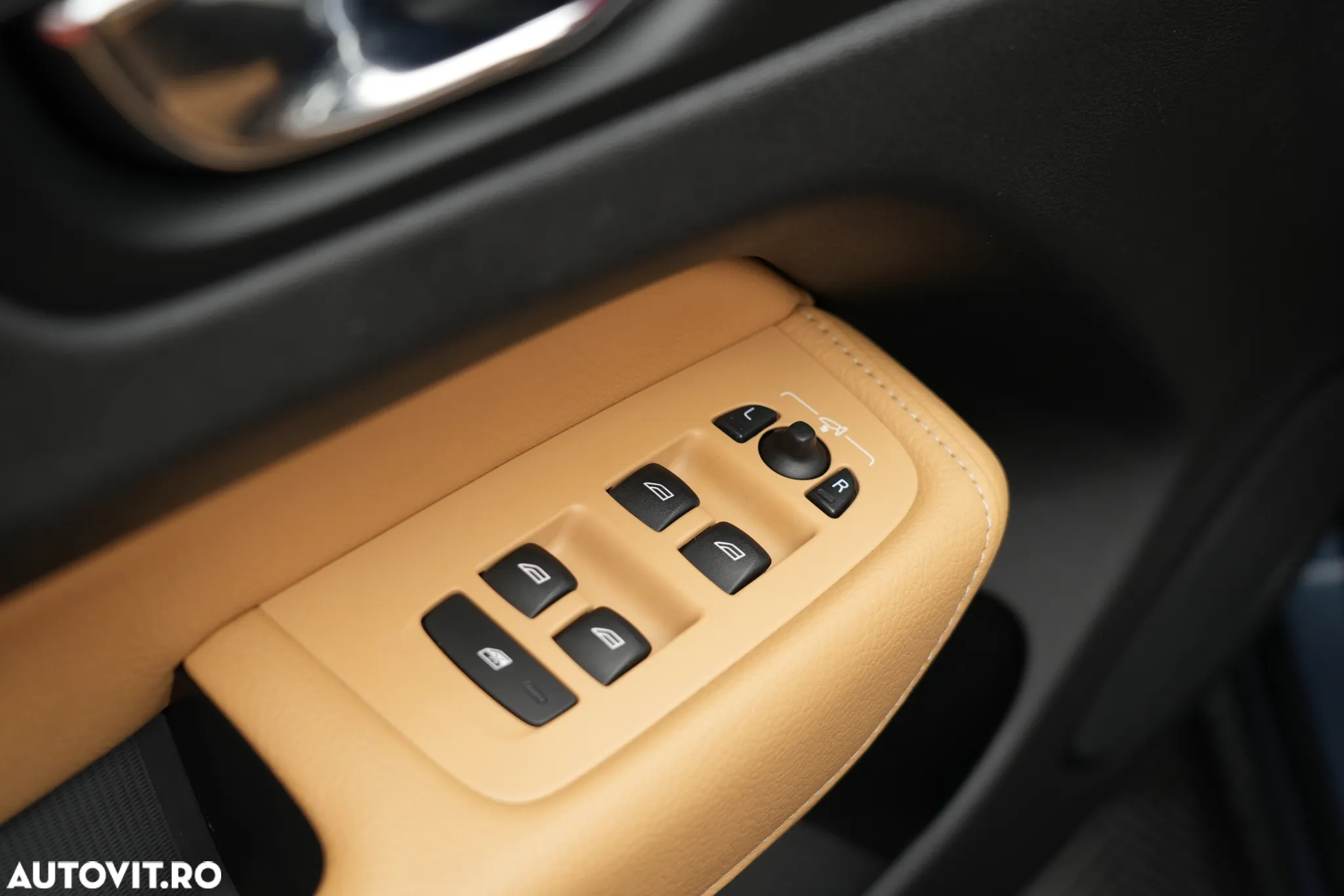 Volvo XC 60 B4 MHEV AT8 AWD Inscription - 37